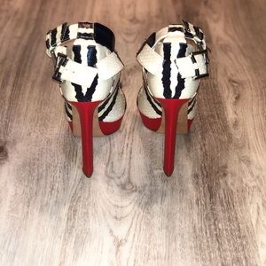 Women snake skin heals